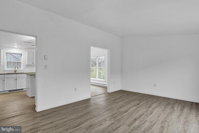 1049 Butter Ln, Reading, PA 19606 - photo 3