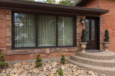 5711 E Manslick Rd, Louisville, KY 40219 - photo 4