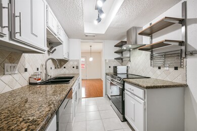 14349 Lost Meadow Ln unit A, Houston, TX 77079 - photo 3