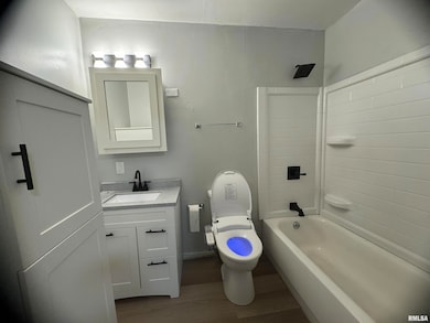 710 W 3rd St, Davenport, IA 52802 - photo 3