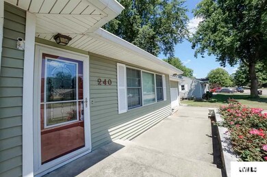 240 Southgate St, Lincoln, IL 62656 - photo 2