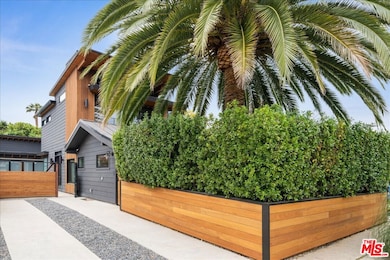 4027 Moore St, Los Angeles, CA 90066 - photo 2