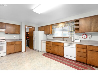 200 Shady Dr, Roseburg, OR 97471 - photo 7