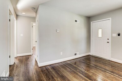 2117 Chapman Rd, Hyattsville, MD 20783 - photo 2