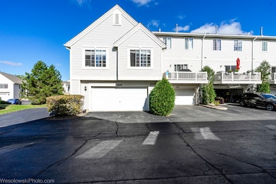 644 S Rosehall Ln unit 644, Round Lake, IL 60073 - photo 2