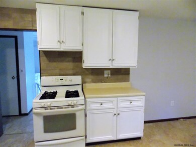 11 Woodland Ct, Saratoga Springs, NY 12866 - photo 3