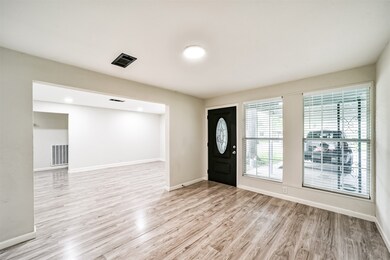 7719 Hereford St, Houston, TX 77087 - photo 4