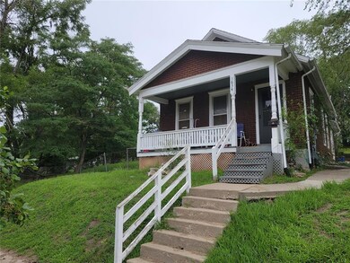 1634 14th Ave SE, Cedar Rapids, IA 52401 - photo 2