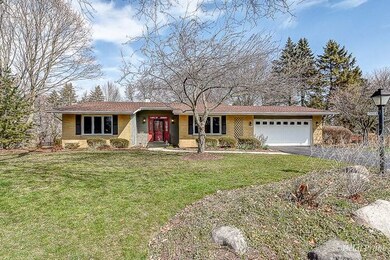 28W064 Hillview Dr, Naperville, IL 60564 - photo 4