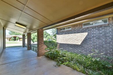 12020 Camelot Ct, Oklahoma City, OK 73120 - photo 3