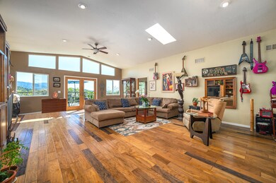 6-200427 43601 Mesa St 004
