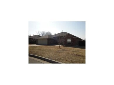 708 Woodbriar, Noble, OK 73068 - photo 2