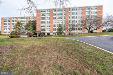 4401 Roland Ave unit 110, Baltimore, MD 21210 - photo 2