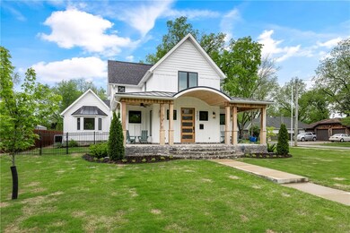 207 NW 5th St, Bentonville, AR 72712 - photo 2