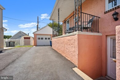 324 Woodlyn Cir, Woodlyn, PA 19094 - photo 2