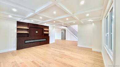 60 Periwinkle Rd, Levittown, NY 11756 - photo 5