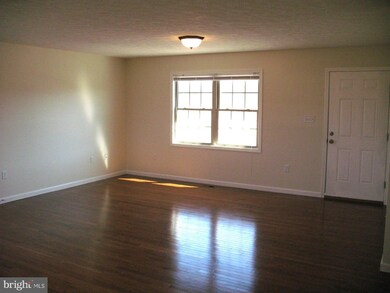 491 N Lee St, Woodstock, VA 22664 - photo 2