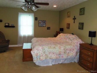 10389 Robins Nest Ln, Gloucester, VA 23061 - photo 6