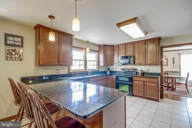 6747 Lake Dr, Warrenton, VA 20187 - photo 4