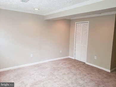 8361 Bark Tree Ct, Springfield, VA 22153 - photo 4