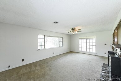 412 E Maple St, Skiatook, OK 74070 - photo 4