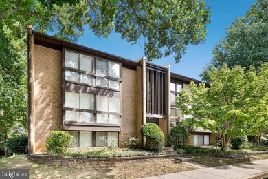 11556 Rolling Green Ct unit 201, Reston, VA 20191 - photo 2