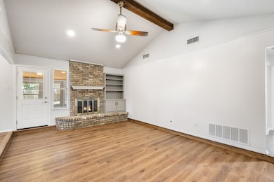 4304 Spring Hill Ln, Arlington, TX 76016 - photo 4