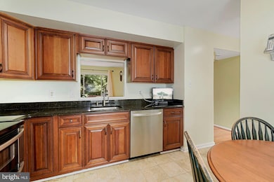 11621 Summer Oak Dr, Germantown, MD 20874 - photo 5