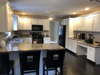 3 Sara Beth Ln, Londonderry, NH 03053 - photo 2