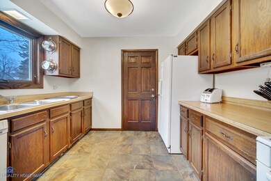 995 Prairie Ave, Naperville, IL 60540 - photo 6