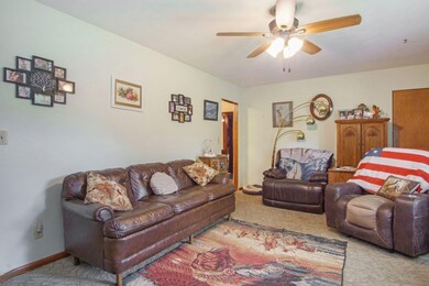 75 Beeson living room photo 2
