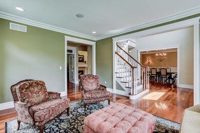 006_Living_Room[1]