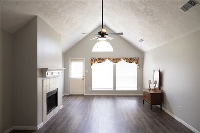 935 Westglen Dr, Alvin, TX 77511 - photo 5