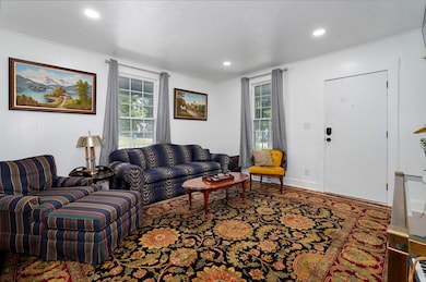 1462 E McDaniel St-8