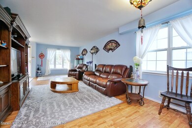26 Sharrotts Rd, Staten Island, NY 10309 - photo 7