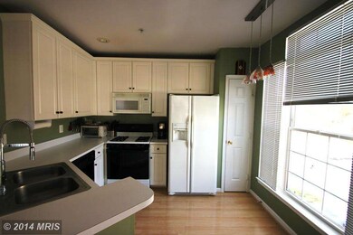 25280 Lake Shore Square unit 200, Chantilly, VA 20152 - photo 5