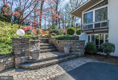 2011 Whiteoaks Dr, Alexandria, VA 22306 - photo 2