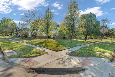 5719 SW 27th St, Topeka, KS 66614 - photo 3