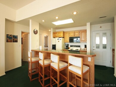 Easy accessible kitchen with view to Lake