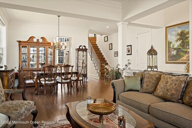 LoungeDining