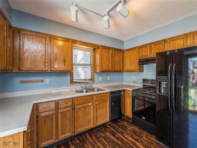 903 E Hackley Ave, Des Moines, IA 50315 - photo 6