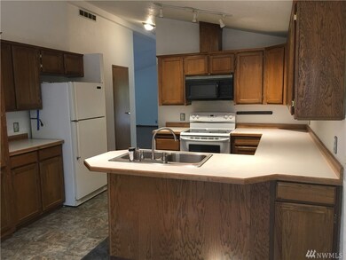 8340 Daphne Ct SE, Yelm, WA 98597 - photo 2