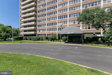 405 Barclay Towers, Cherry Hill Township, NJ 08034 - photo 5