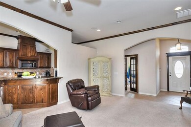 301 Horizon View Ct. Norman,Ok 73071 Kitchen/Livin