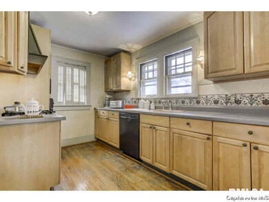 416 Delavan St, Lincoln, IL 62656 - photo 7