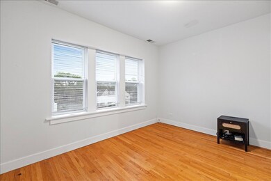 4055 N Spaulding Ave unit 1, Chicago, IL 60618 - photo 2