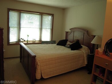 2111 Jo Dean Ct NE, Grand Rapids, MI 49505 - photo 5