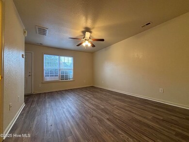 60 Rainbow Dr unit 7, Jacksonville, NC 28546 - photo 6