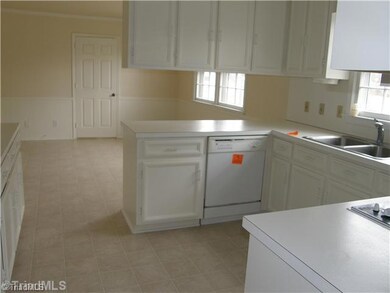 6704 Buxton Ct, Greensboro, NC 27406 - photo 5