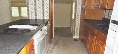 127 Breezewood Dr, Colonial Beach, VA 22443 - photo 5